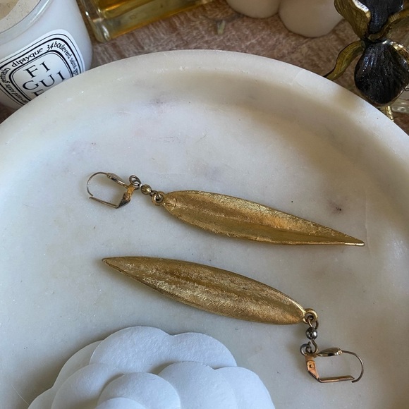 French hook long gold tone feather leaf earrings - Picture 4 of 8